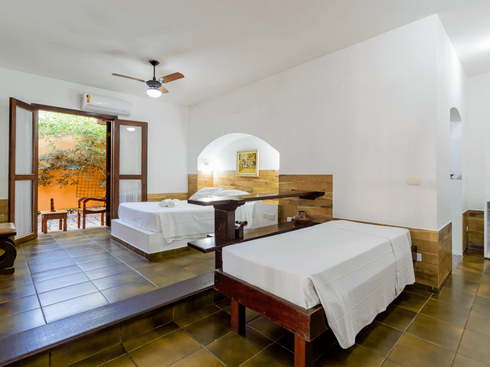 Suíte Deluxe com Banheira Hidromassagem - Pousada Casa Amarela